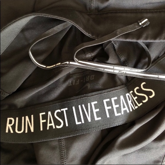 Nike Run Fast Live Fearless Relay Graphic Crop Leggings in black size Small - Picture 4 of 8